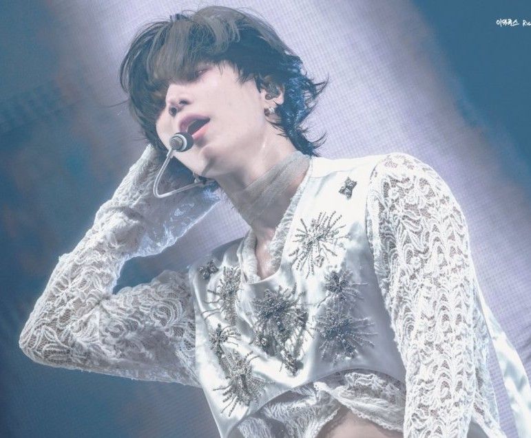 A moment captured by Taemin (SHINee)'s fan