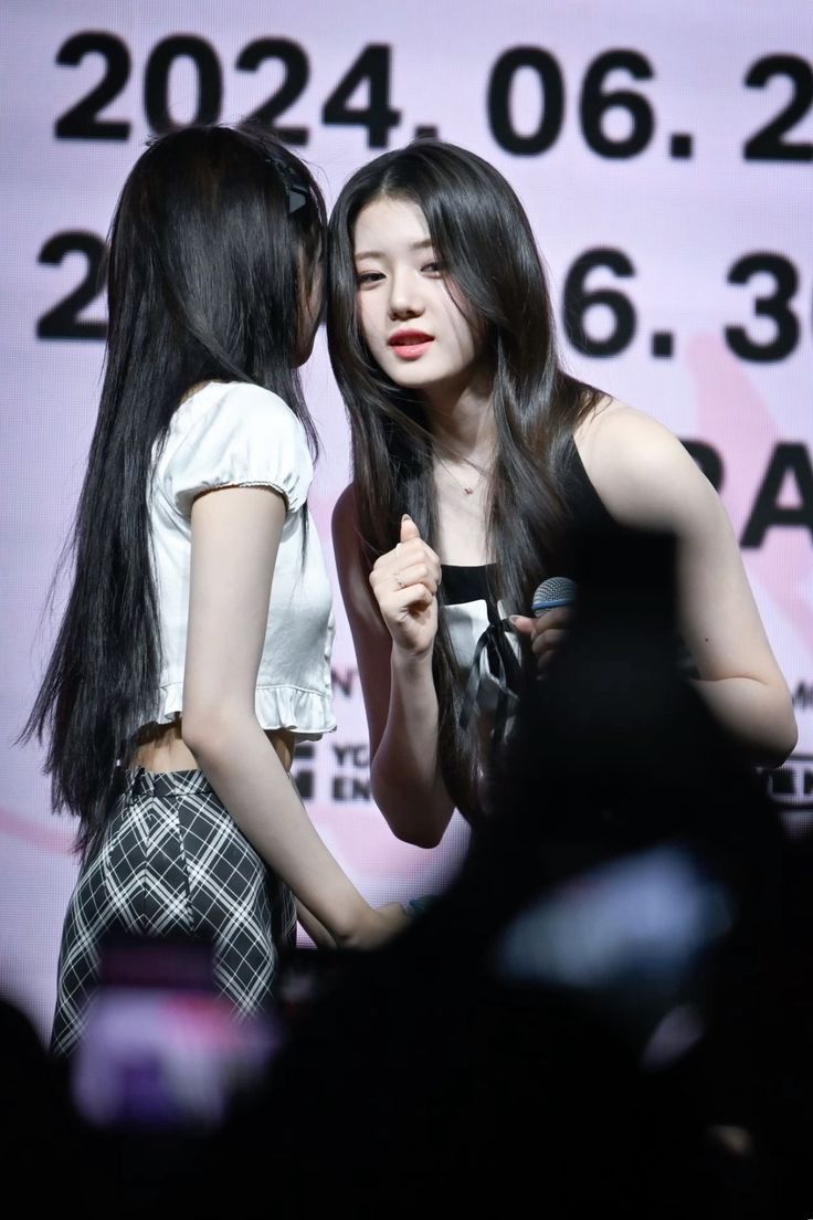 로라 (BABYMONSTER)의 최신 사진