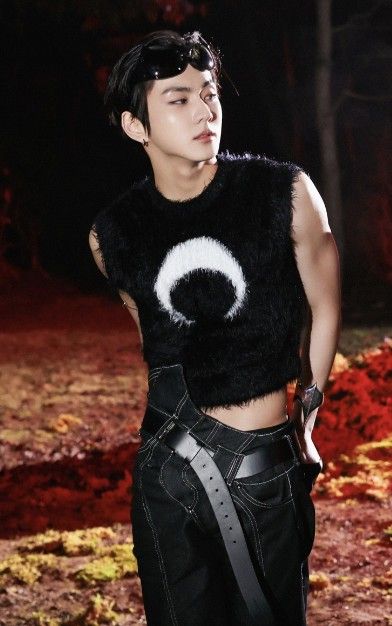 Latest photo of Jungwon (ENHYPEN)
