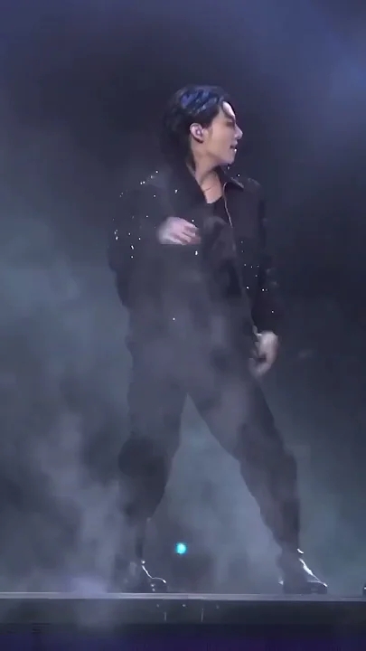 Foto aktivitas terbaru Jungkook (BTS)