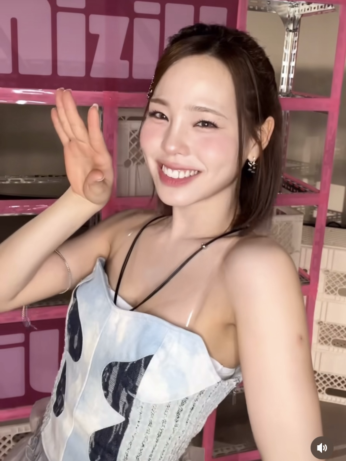 Latest photo of Mako (NiziU)
