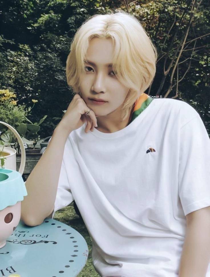 Recent activity shot of Jeonghan (SEVENTEEN)