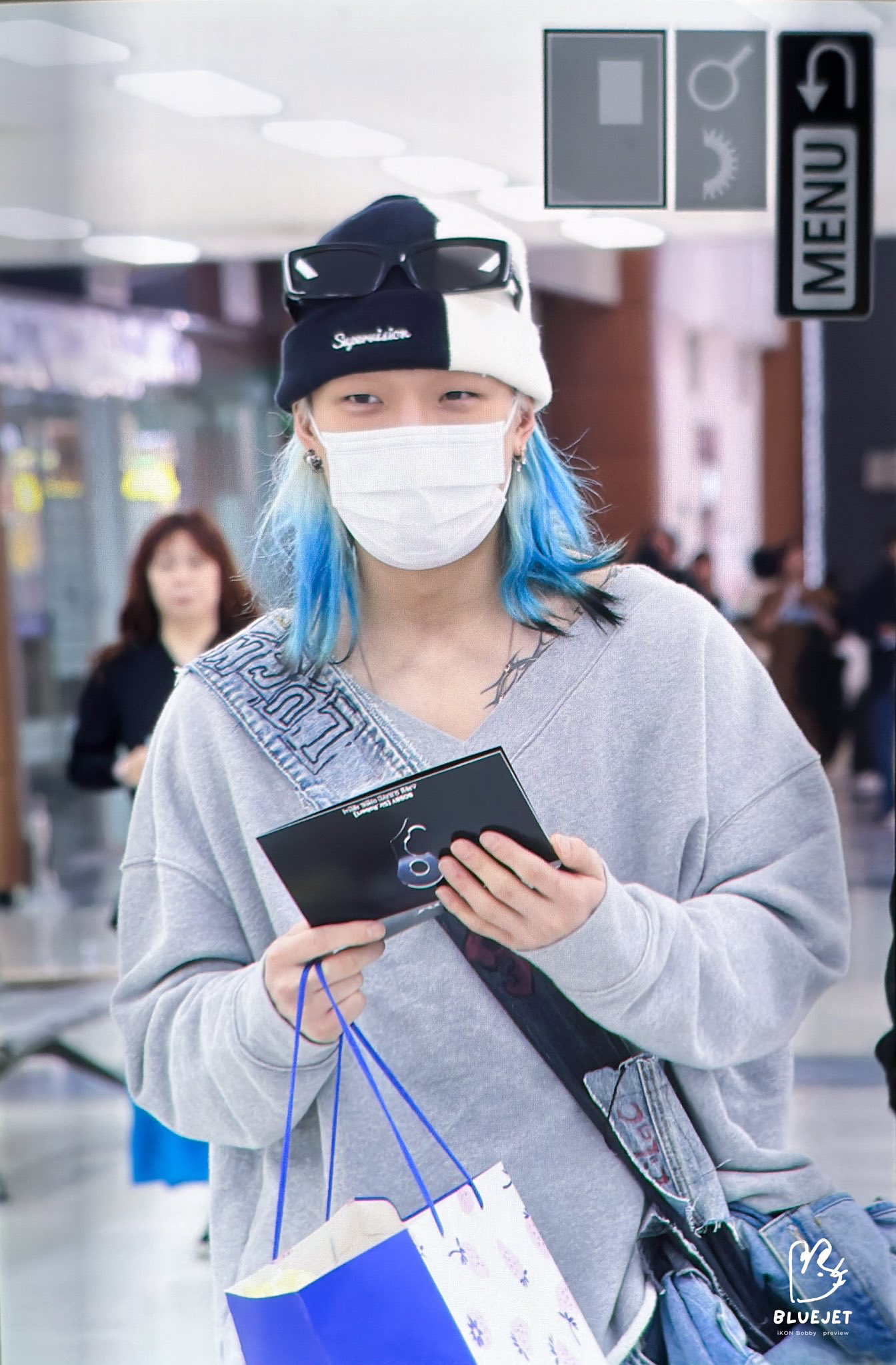 A moment captured by BOBBY (iKON)'s fan