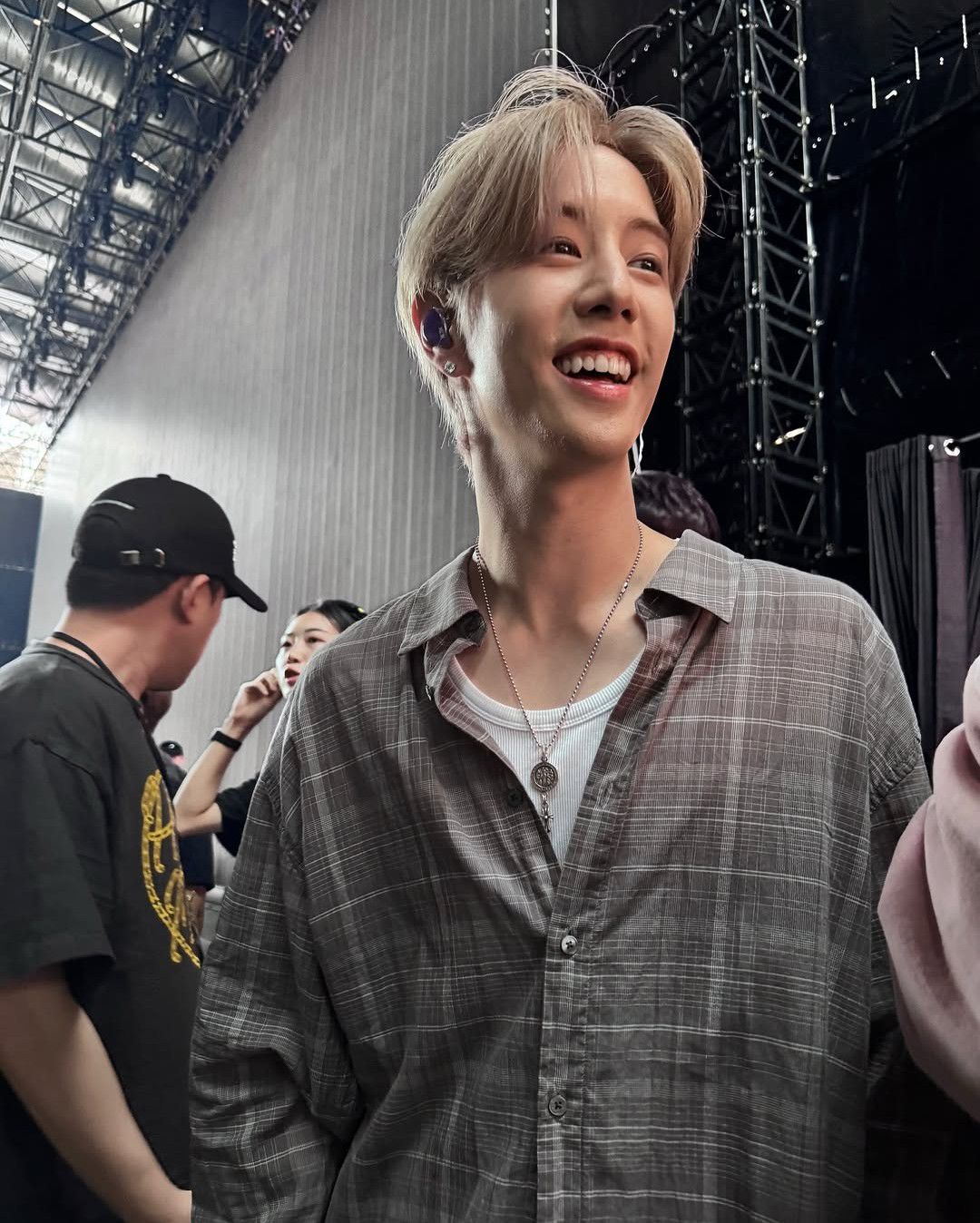 A moment captured by Mark (GOT7)'s fan