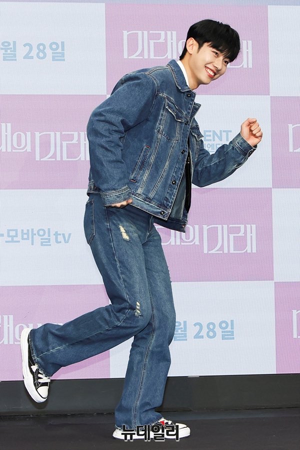 Latest photo of Kim Donghyun (AB6IX)