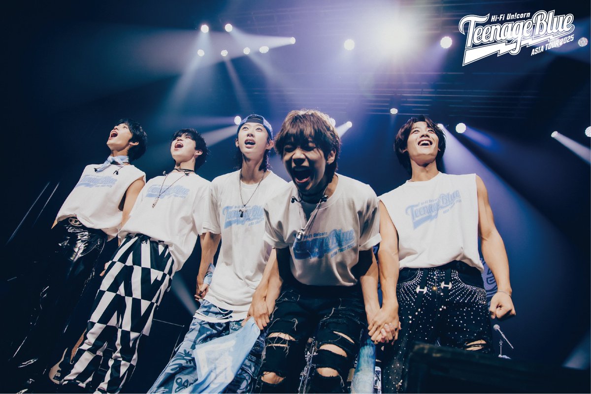 A moment captured by Hi-Fi Un!corn's fan