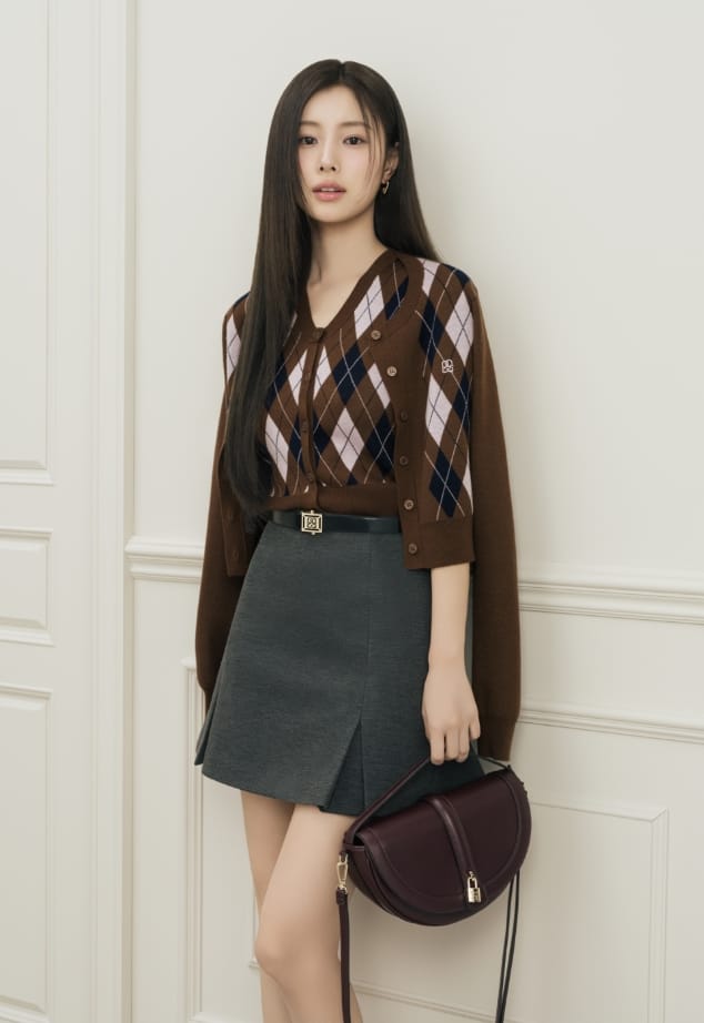Behind-the-scenes cut of Kang Hyewon