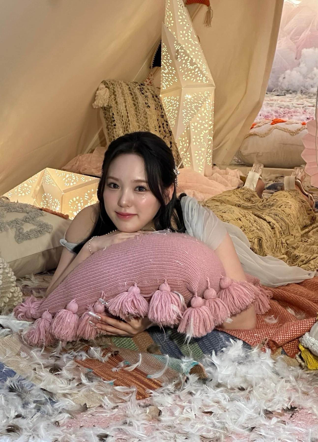Behind-the-scenes cut of Rio (NiziU)