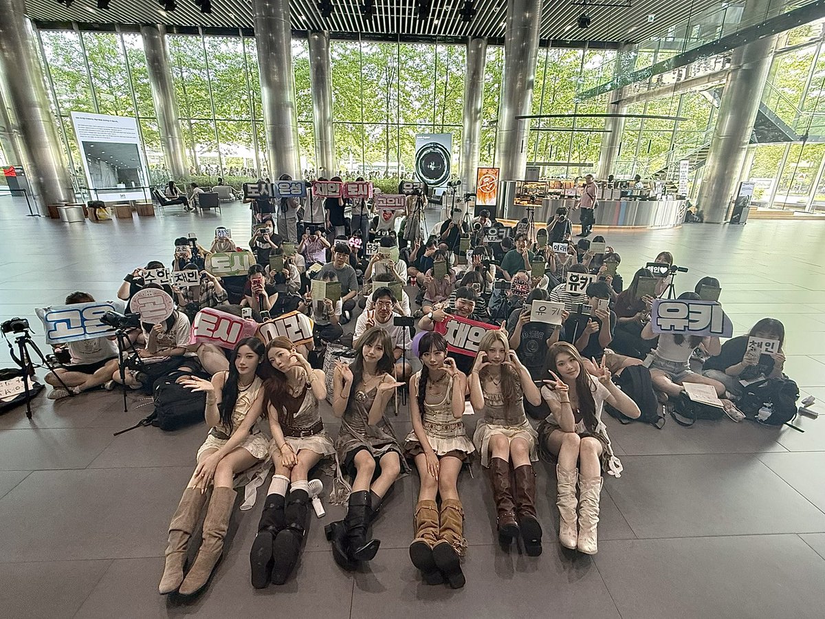 Behind-the-scenes cut of PURPLE K!SS