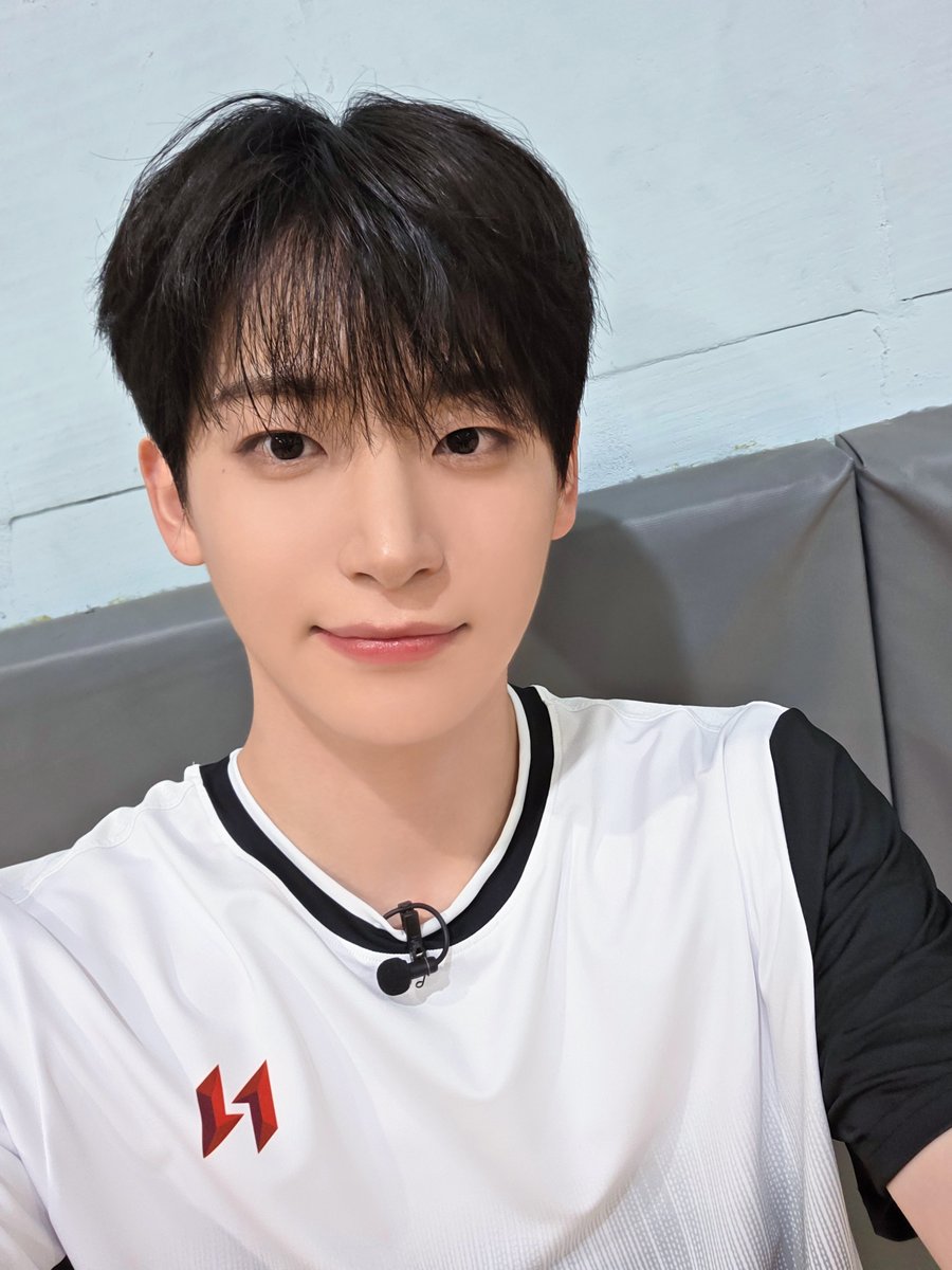 Behind-the-scenes cut of CRAVITY