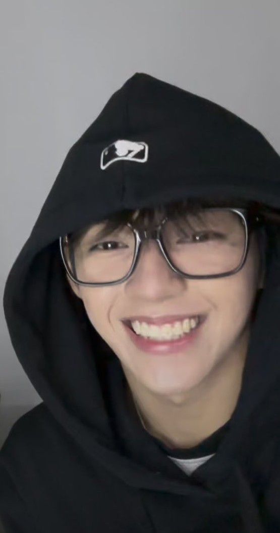 Behind-the-scenes cut of JL (AHOF)