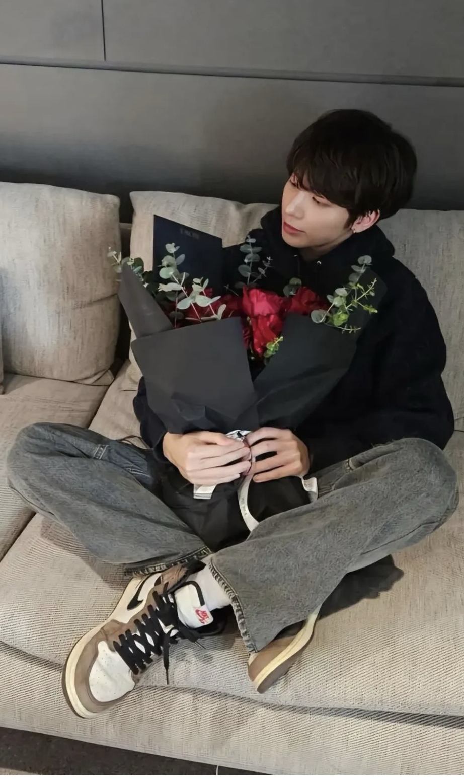 A heartfelt wallpaper shared by Taehyun (TOMORROW X TOGETHER)'s fans