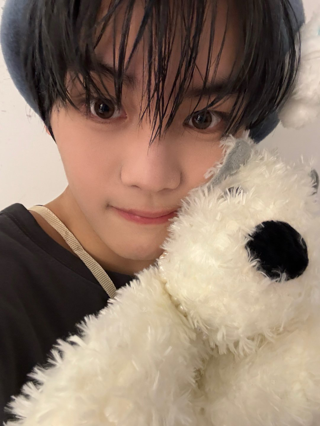 Latest photo of Kim Gyuvin (ZEROBASEONE)