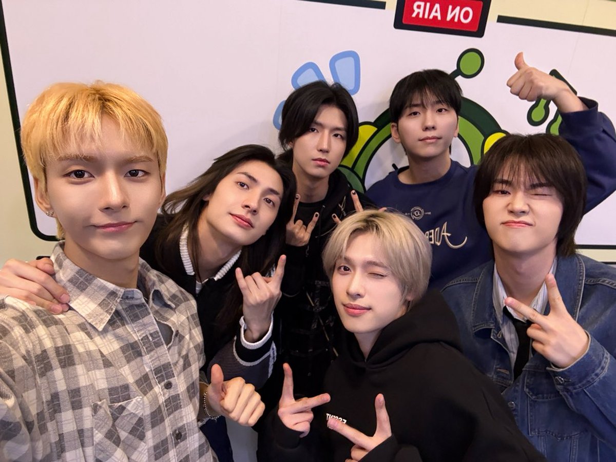 A moment captured by Xdinary Heroes's fan