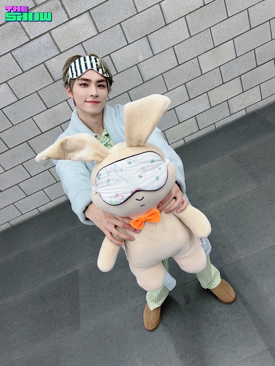 Latest photo of CRAVITY