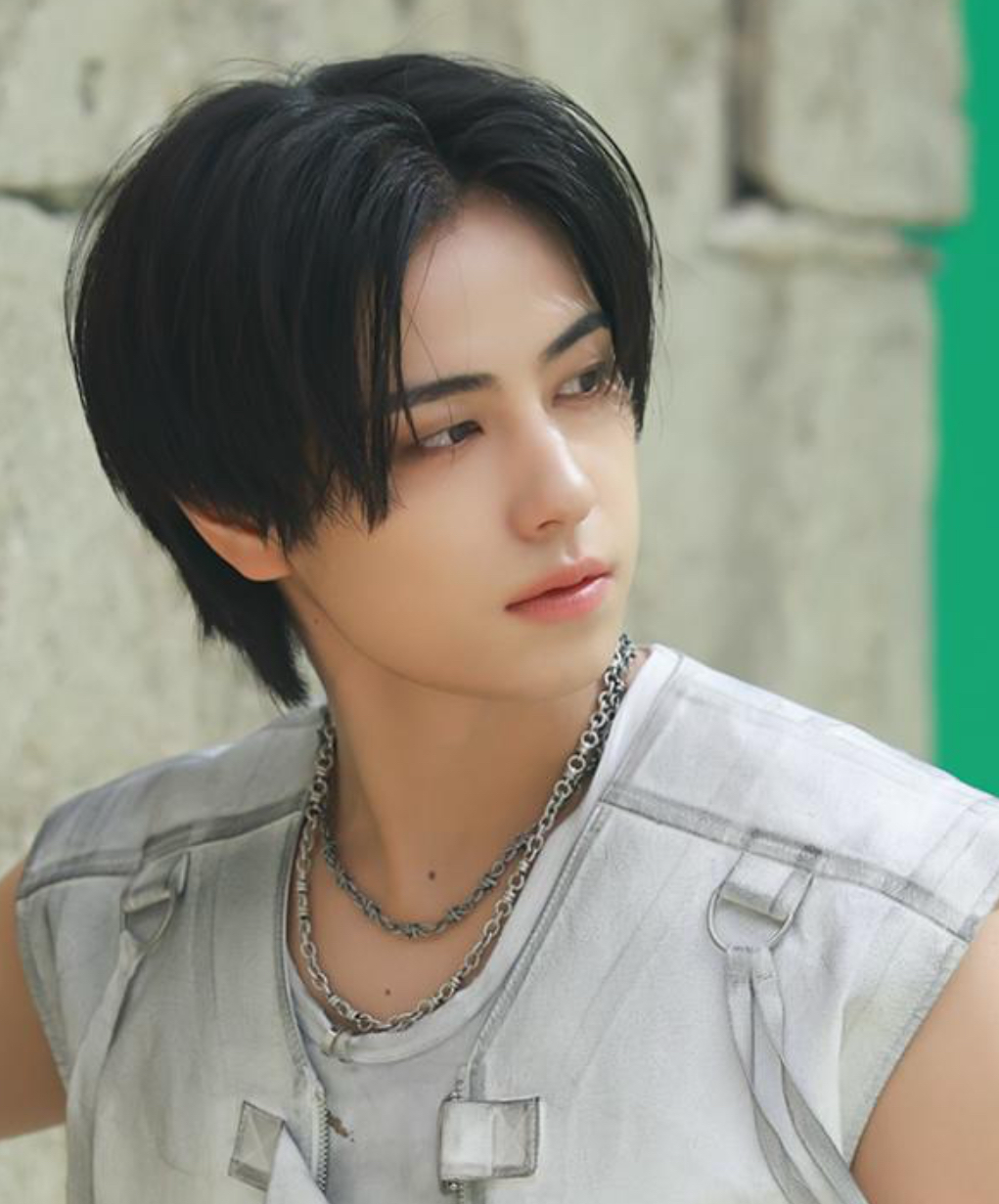 Behind-the-scenes cut of Taki (&TEAM)