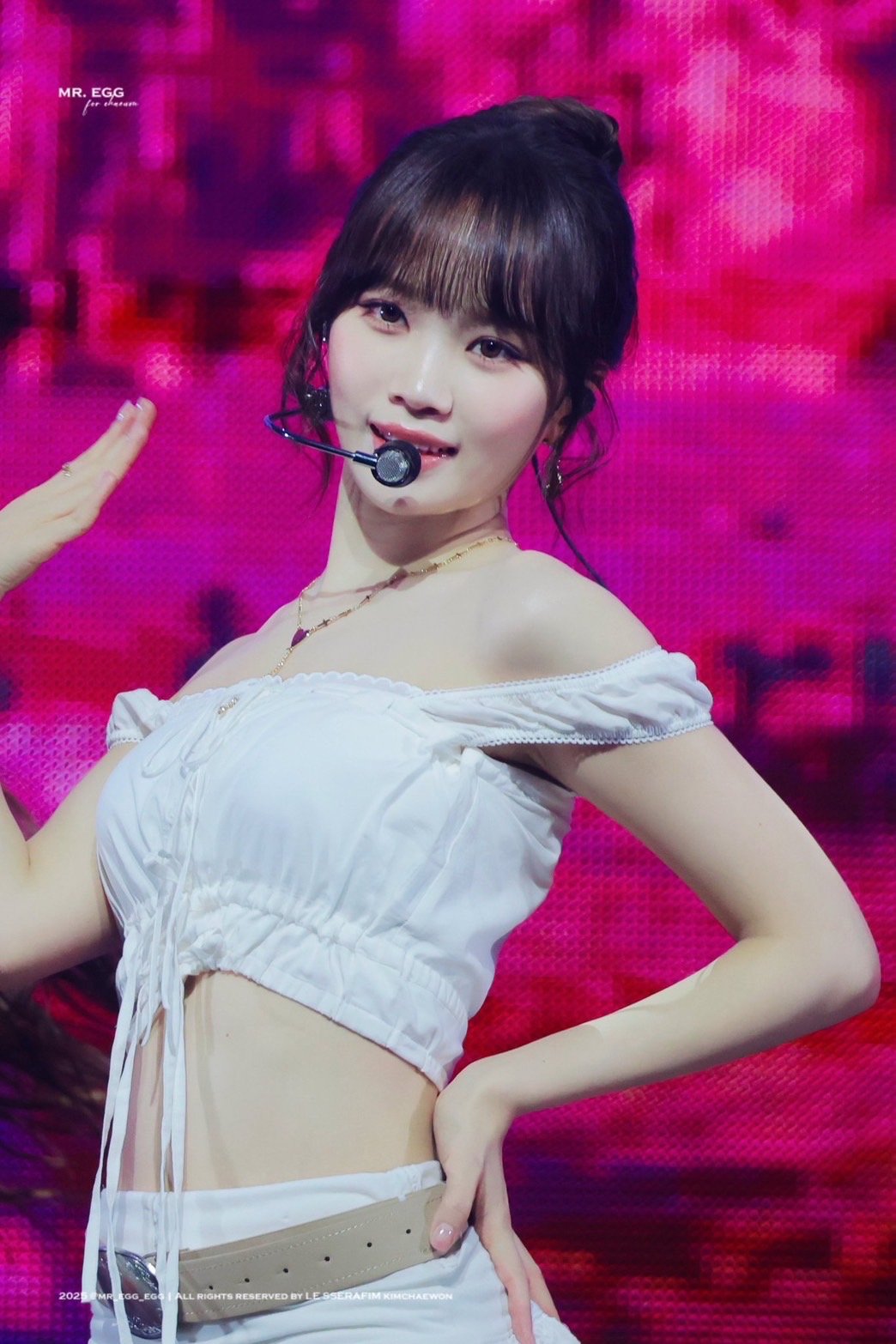 A moment captured by Kim Chaewon (LE SSERAFIM)'s fan