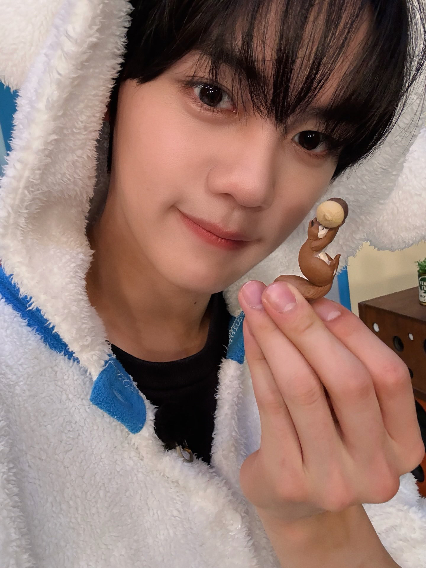 Latest photo of Kim Gyuvin (ZEROBASEONE)