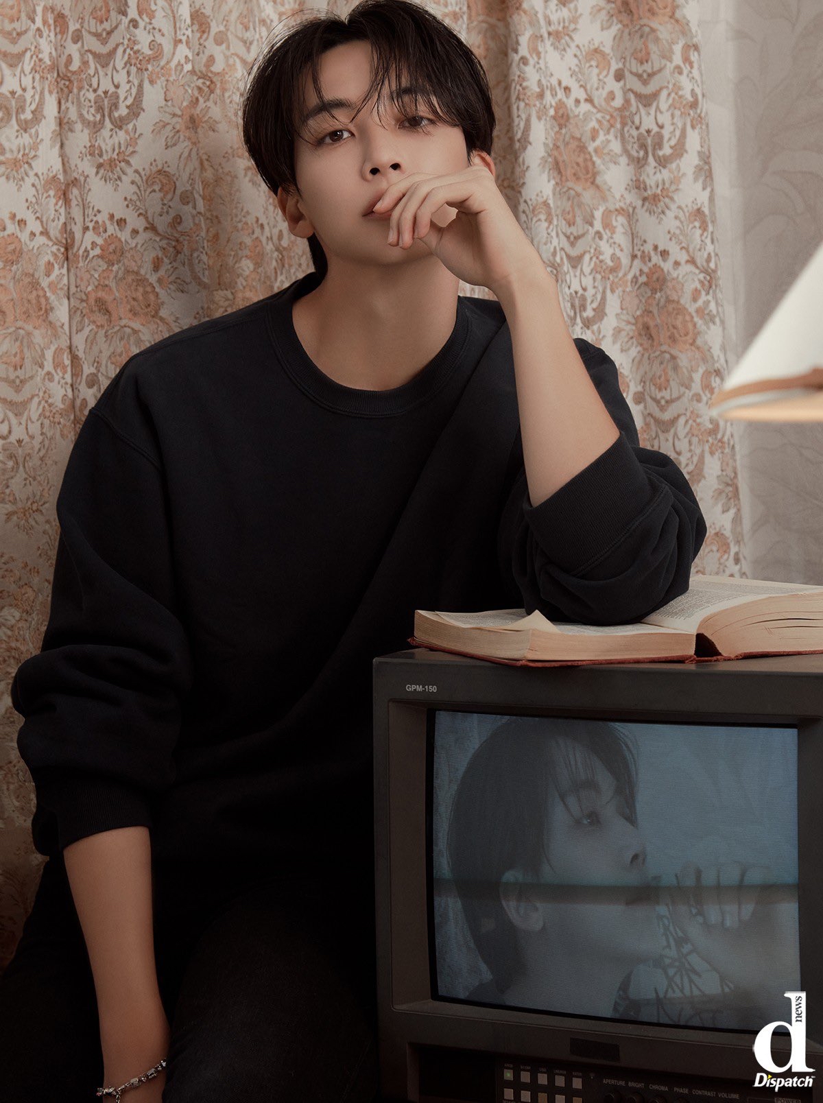 Recent activity shot of Jeonghan (SEVENTEEN)