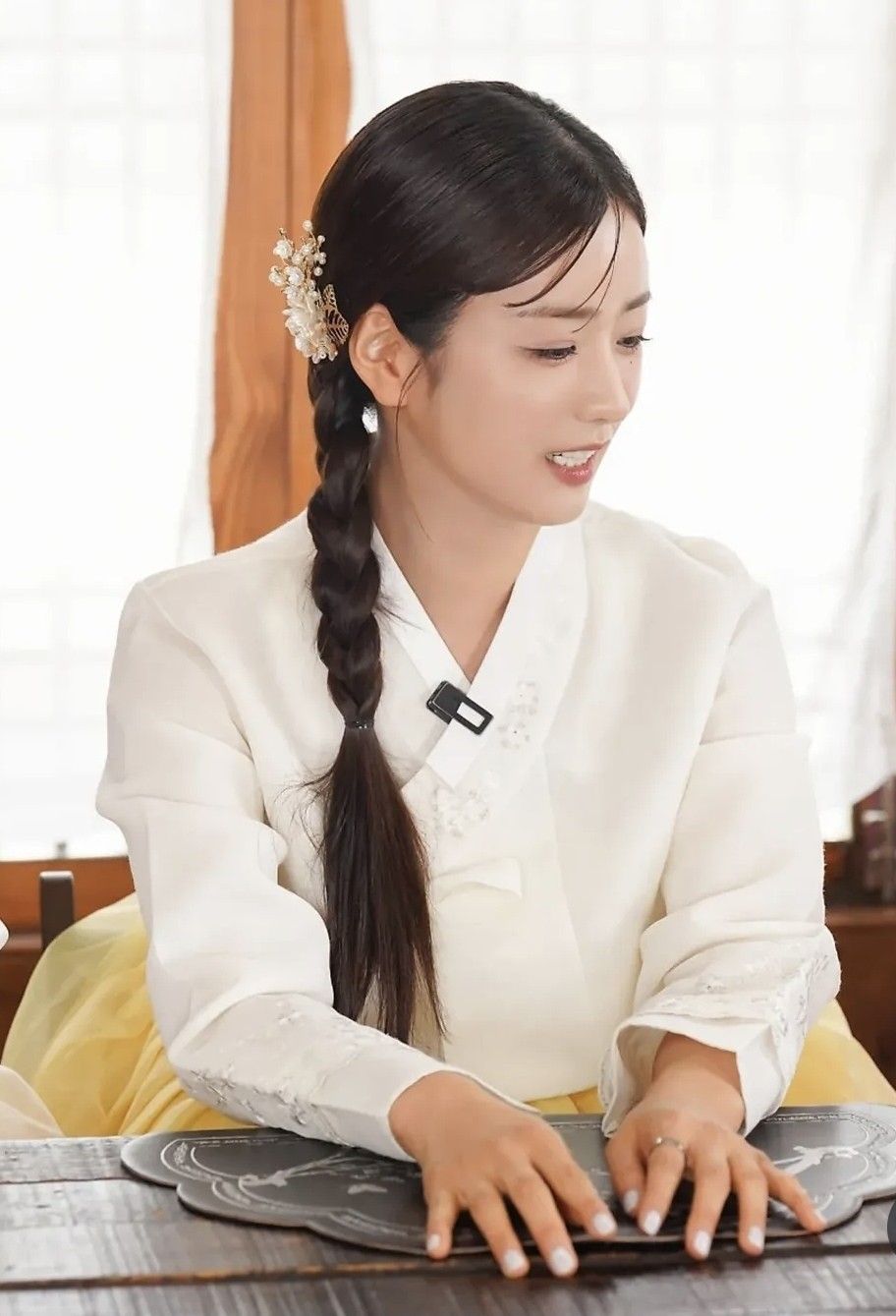 Recent activity shot of Yoon Bomi (Apink)