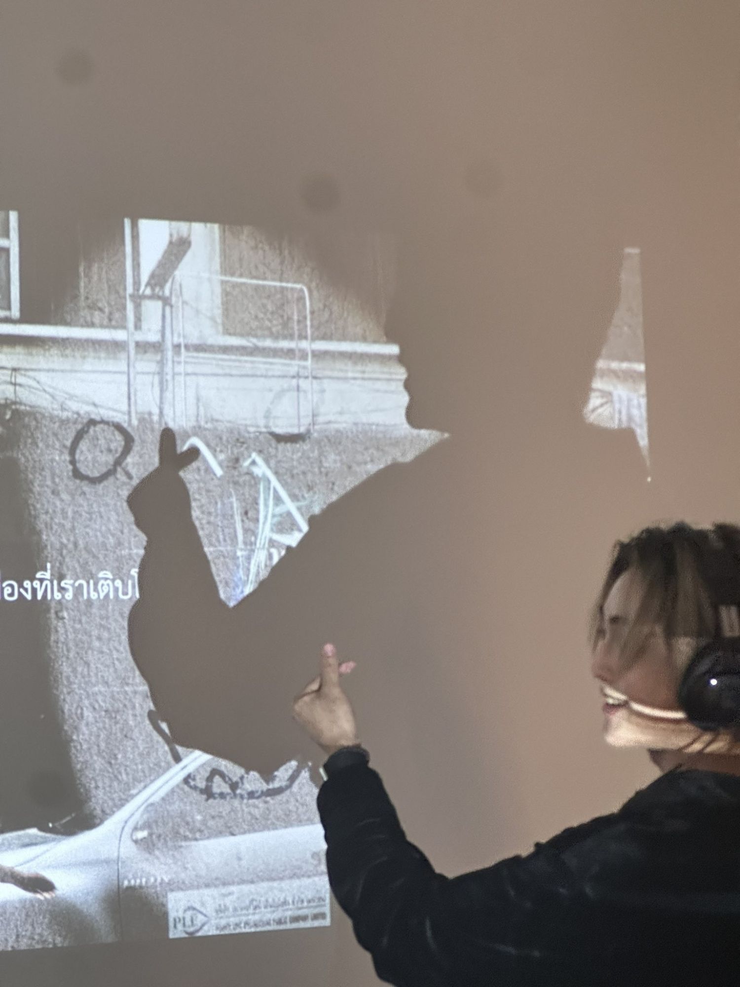 Behind-the-scenes cut of Heart (BUS)