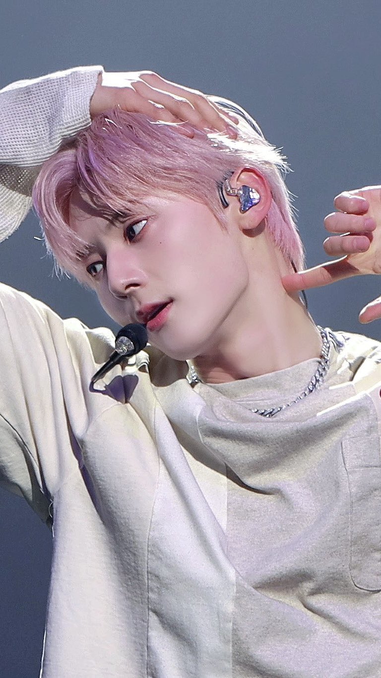 A heartfelt wallpaper shared by Hwang Minhyun's fans