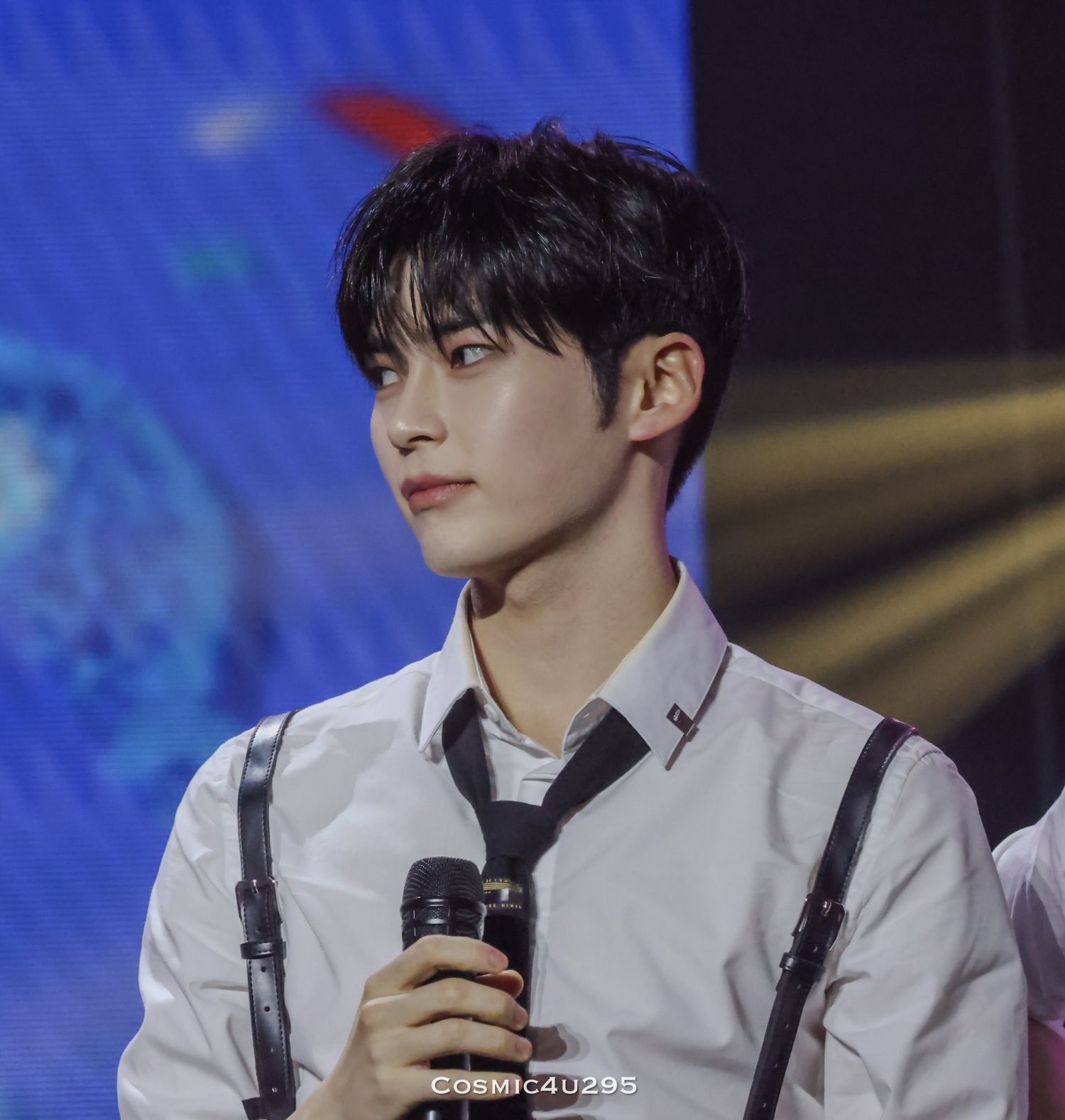 Recent activity shot of Sung Hanbin (ZEROBASEONE)