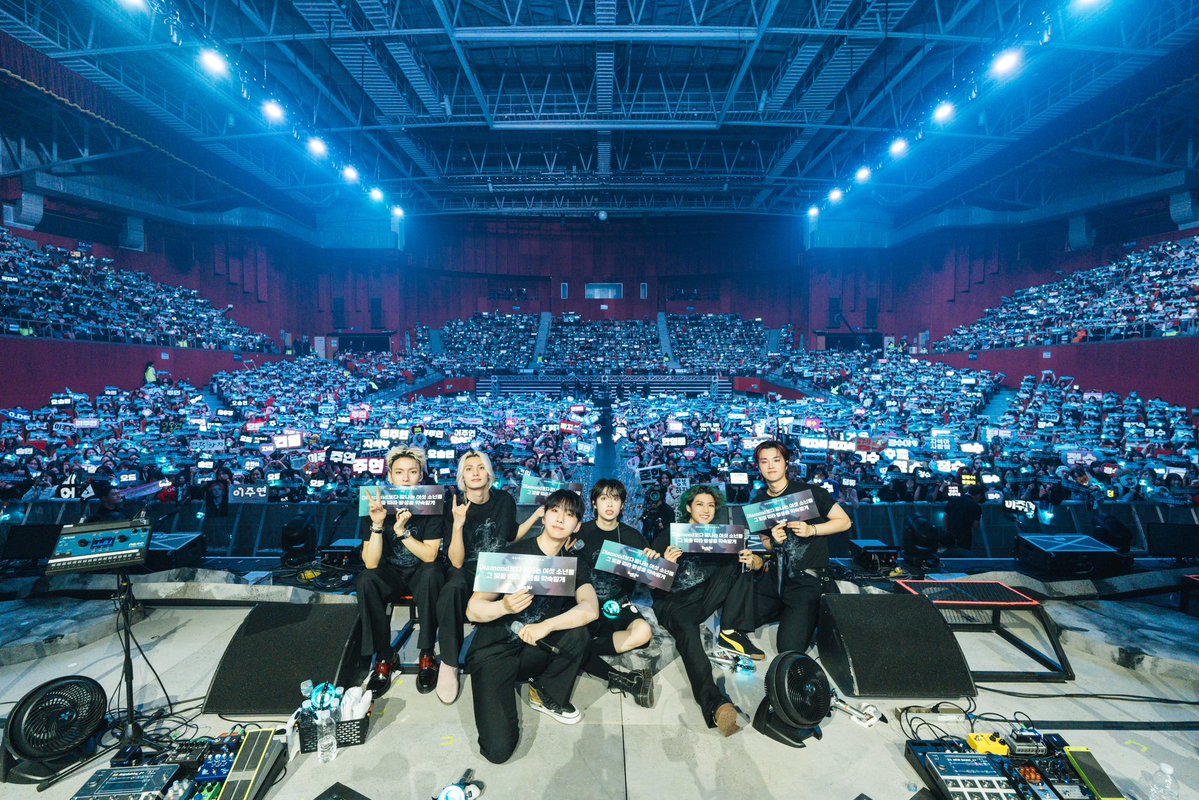 A moment captured by Xdinary Heroes's fan