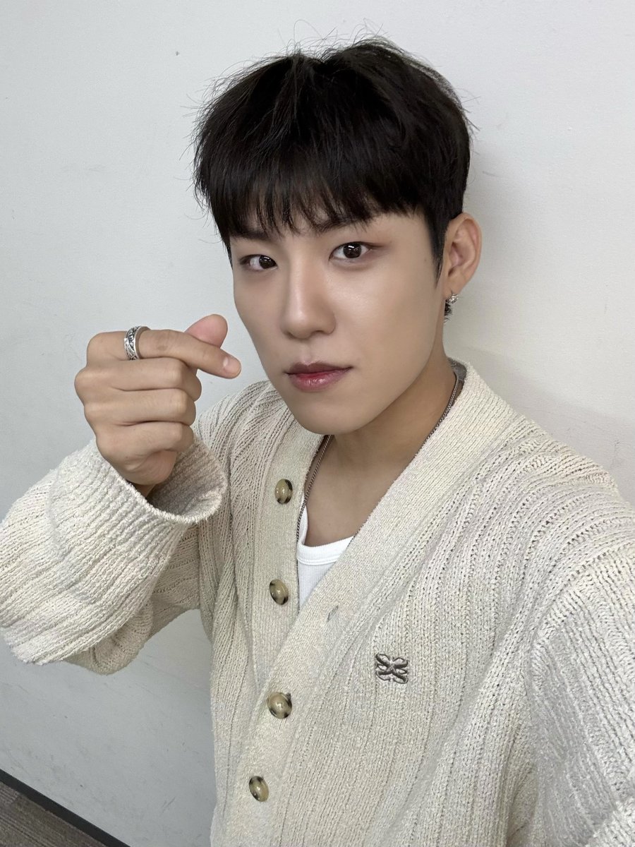 A moment captured by AB6IX's fan