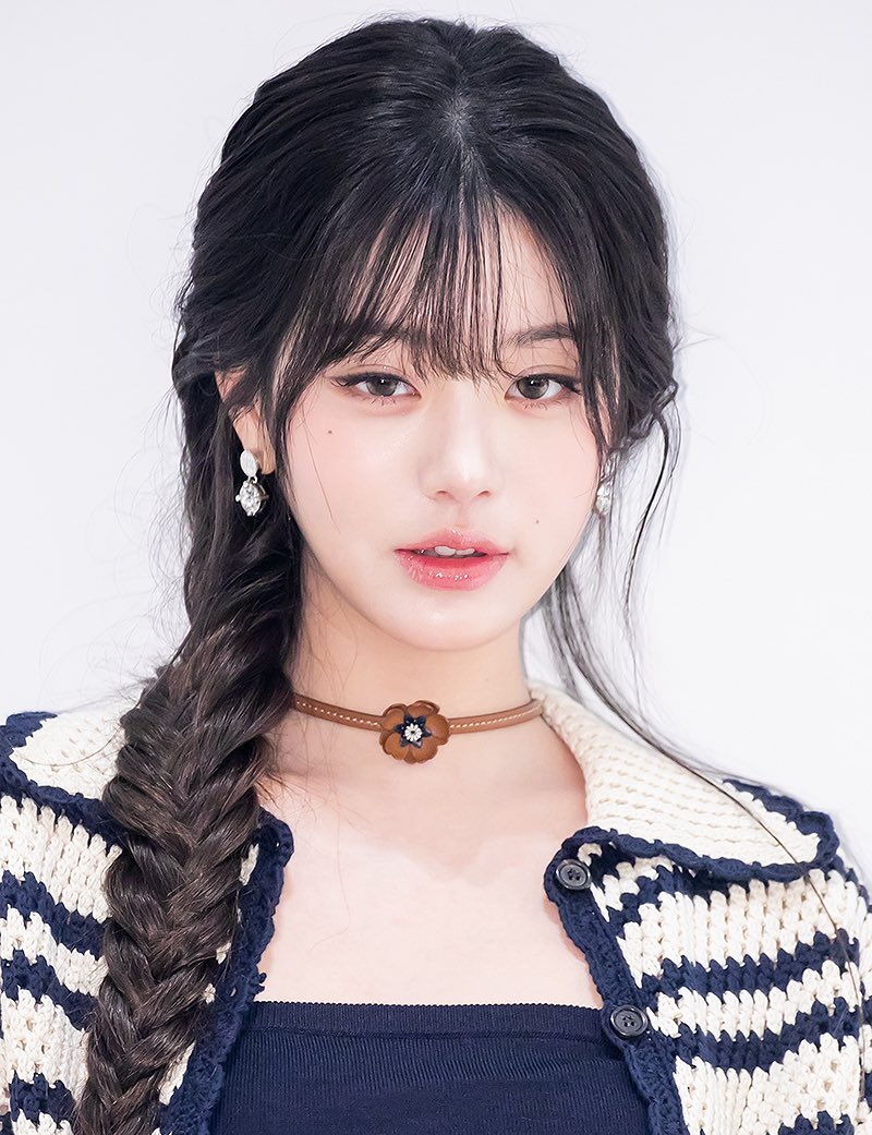 Recent activity shot of Jang Wonyoung (IVE)
