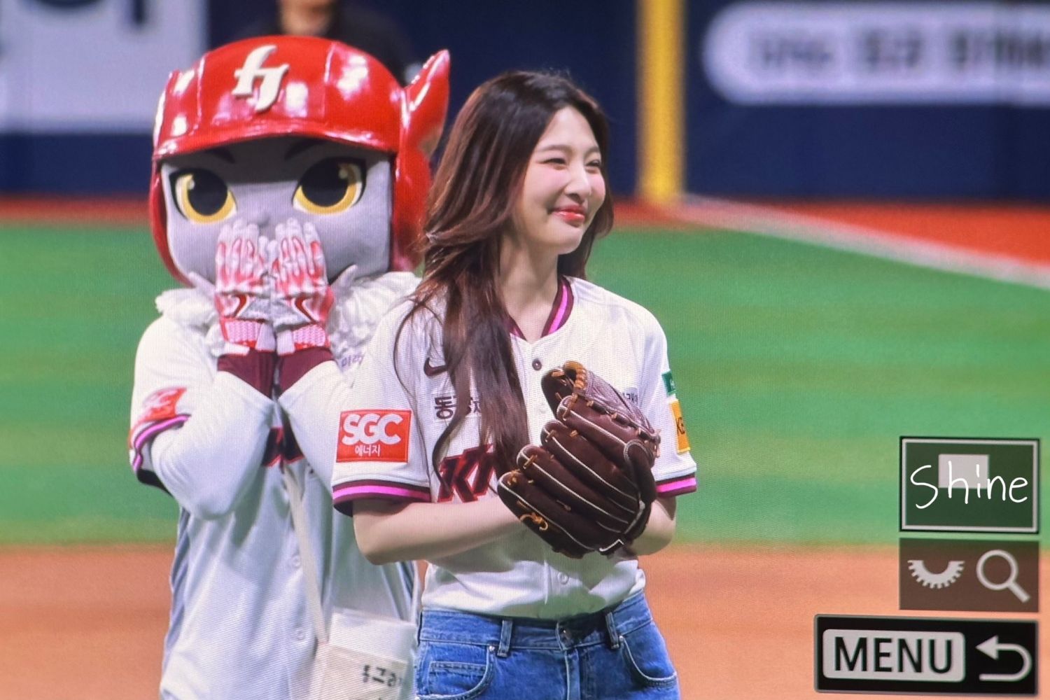 Recent activity shot of Joy (Red Velvet)