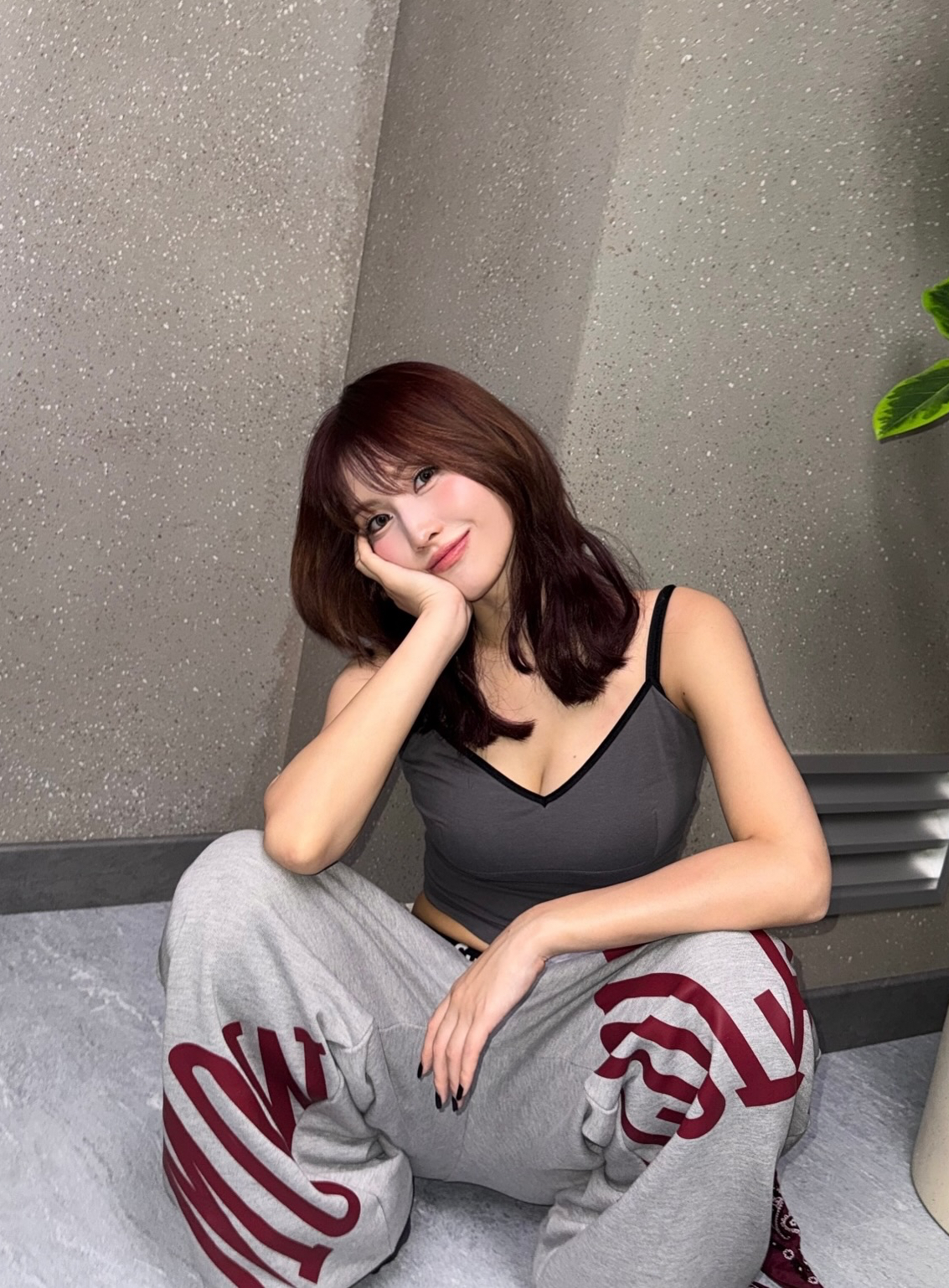 Behind-the-scenes cut of Momo (TWICE)