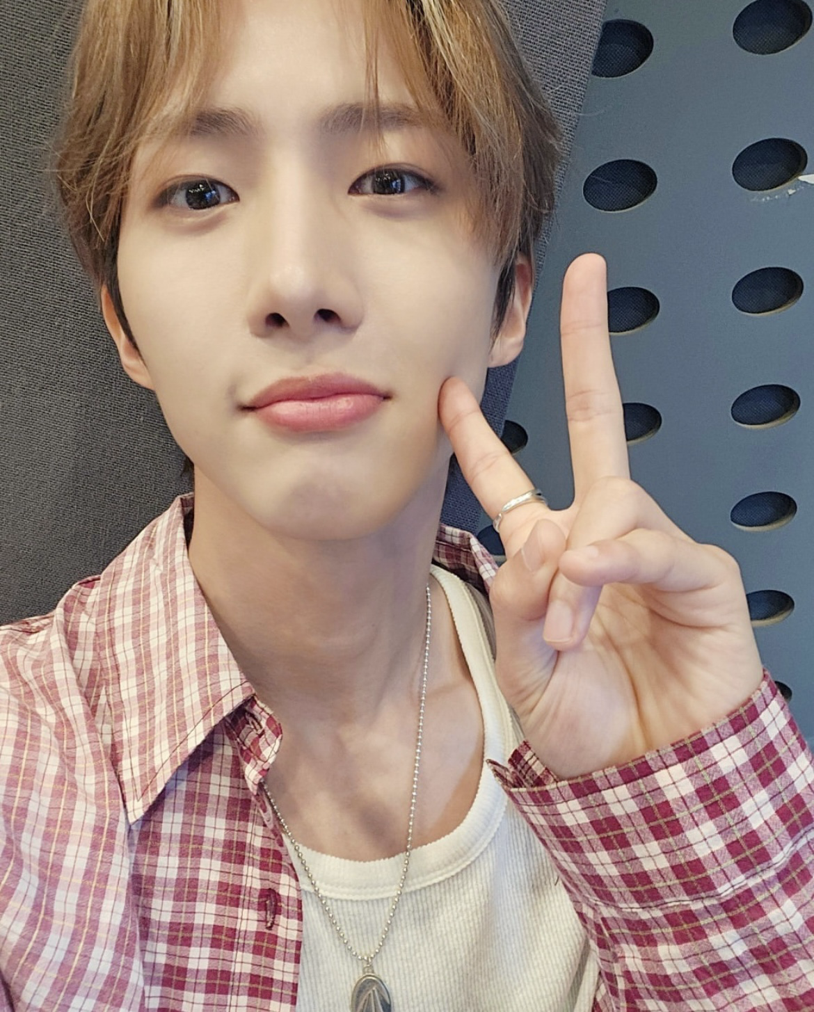 Behind-the-scenes cut of Hui (PENTAGON)
