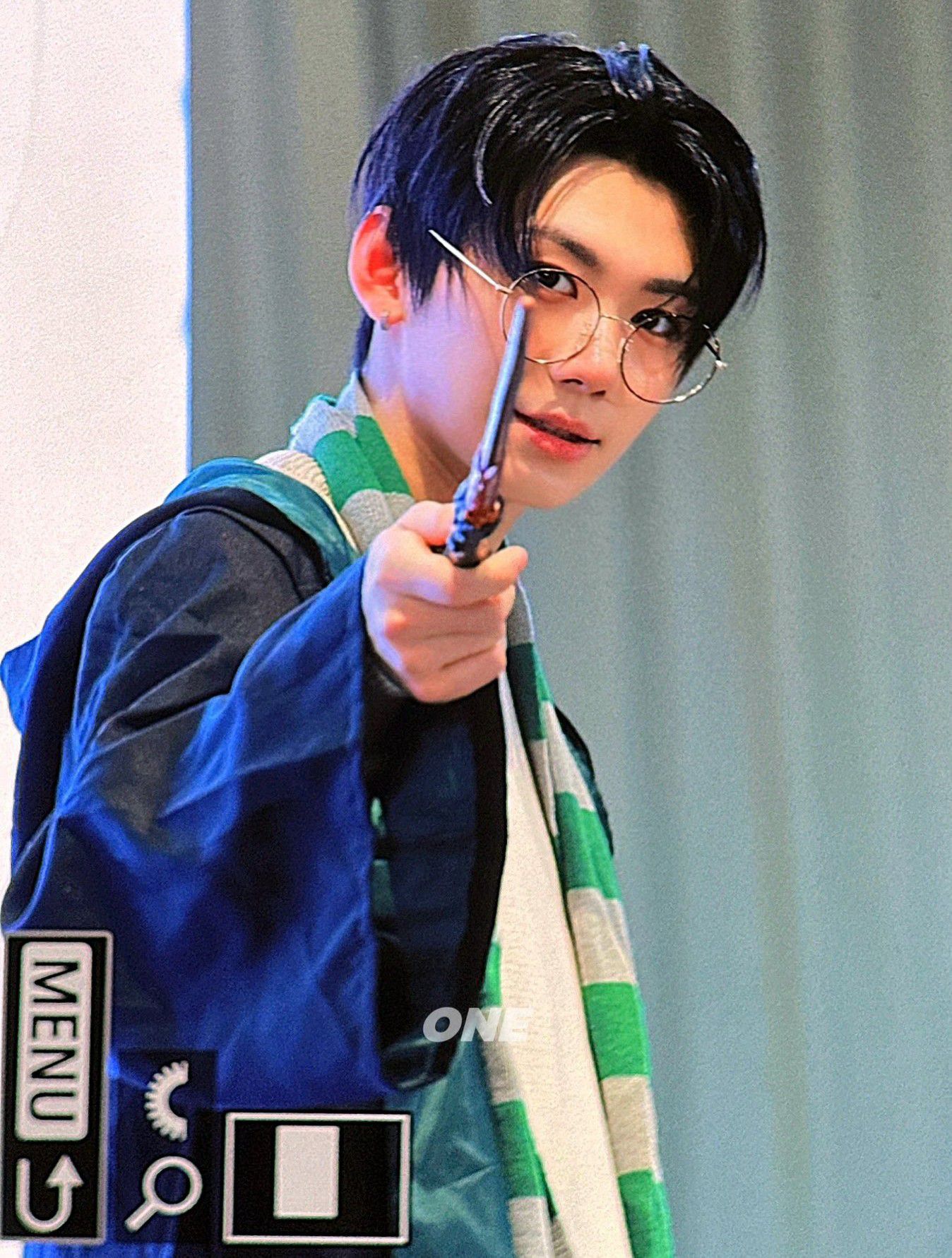 Behind-the-scenes cut of Park Han (AHOF)