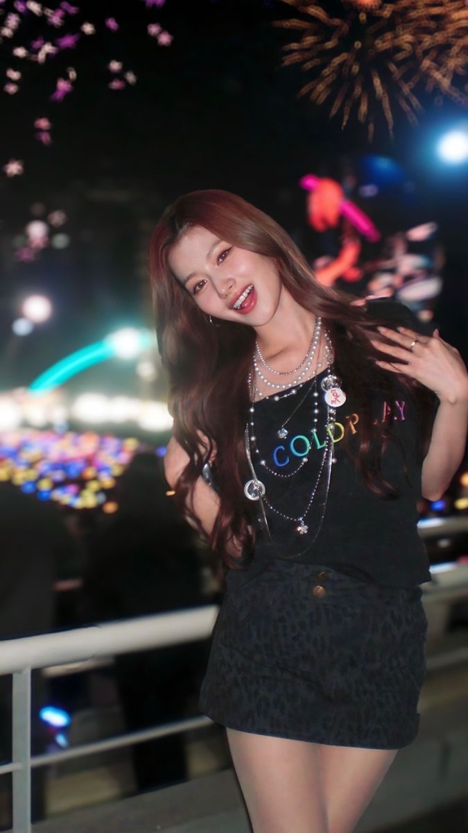 The most beloved wallpaper among Sana (TWICE)'s fans