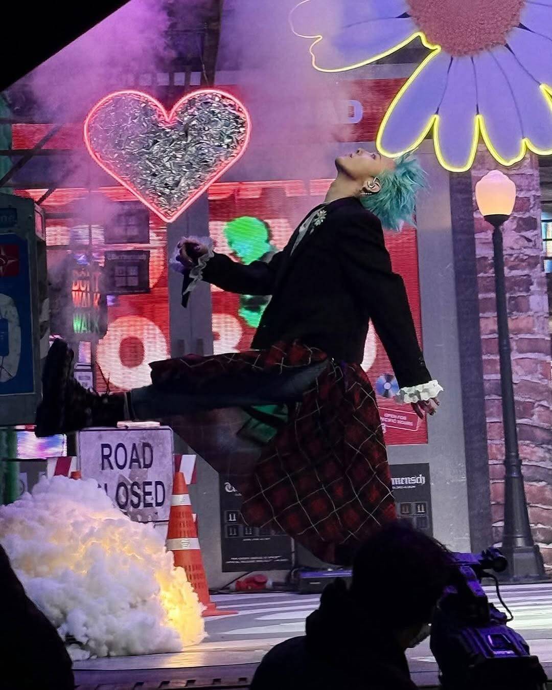 Recent activity shot of G-DRAGON (BIGBANG)