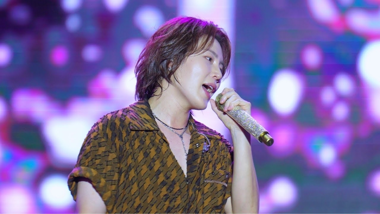 A moment captured by Ha Sungwoon's fan