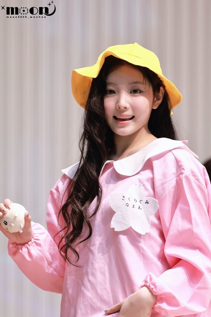 Behind-the-scenes cut of Wonhee (ILLIT)