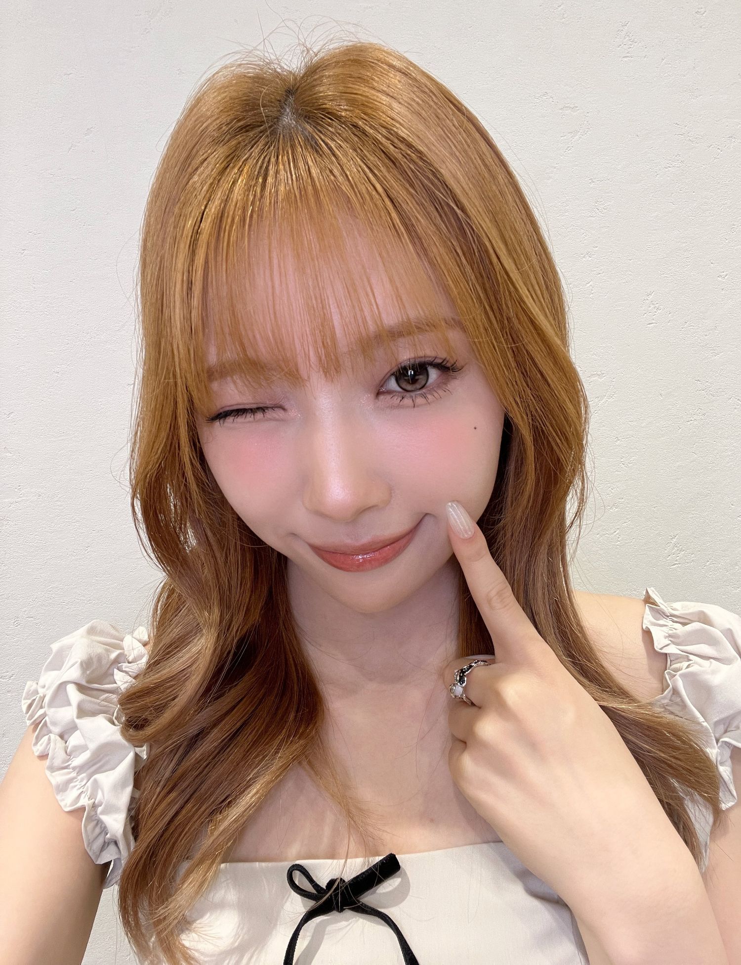 Behind-the-scenes cut of Mayuka (NiziU)