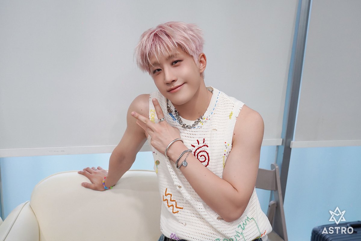 Jinjin (ASTRO)粉絲拍下的瞬間