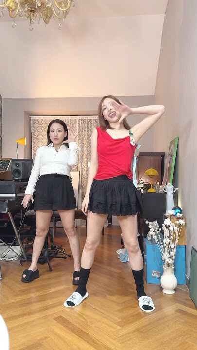 Today's most popular wallpaper in the TWICE community