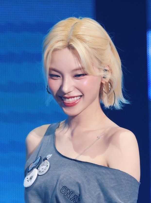 Latest photo of Yeji (ITZY)