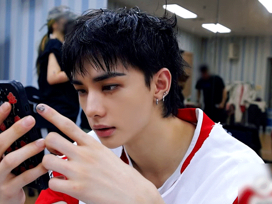 Latest photo of Hyunjin (Stray Kids)