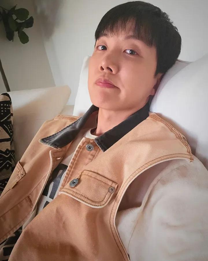 제이홉 (방탄소년단)의 최신 사진