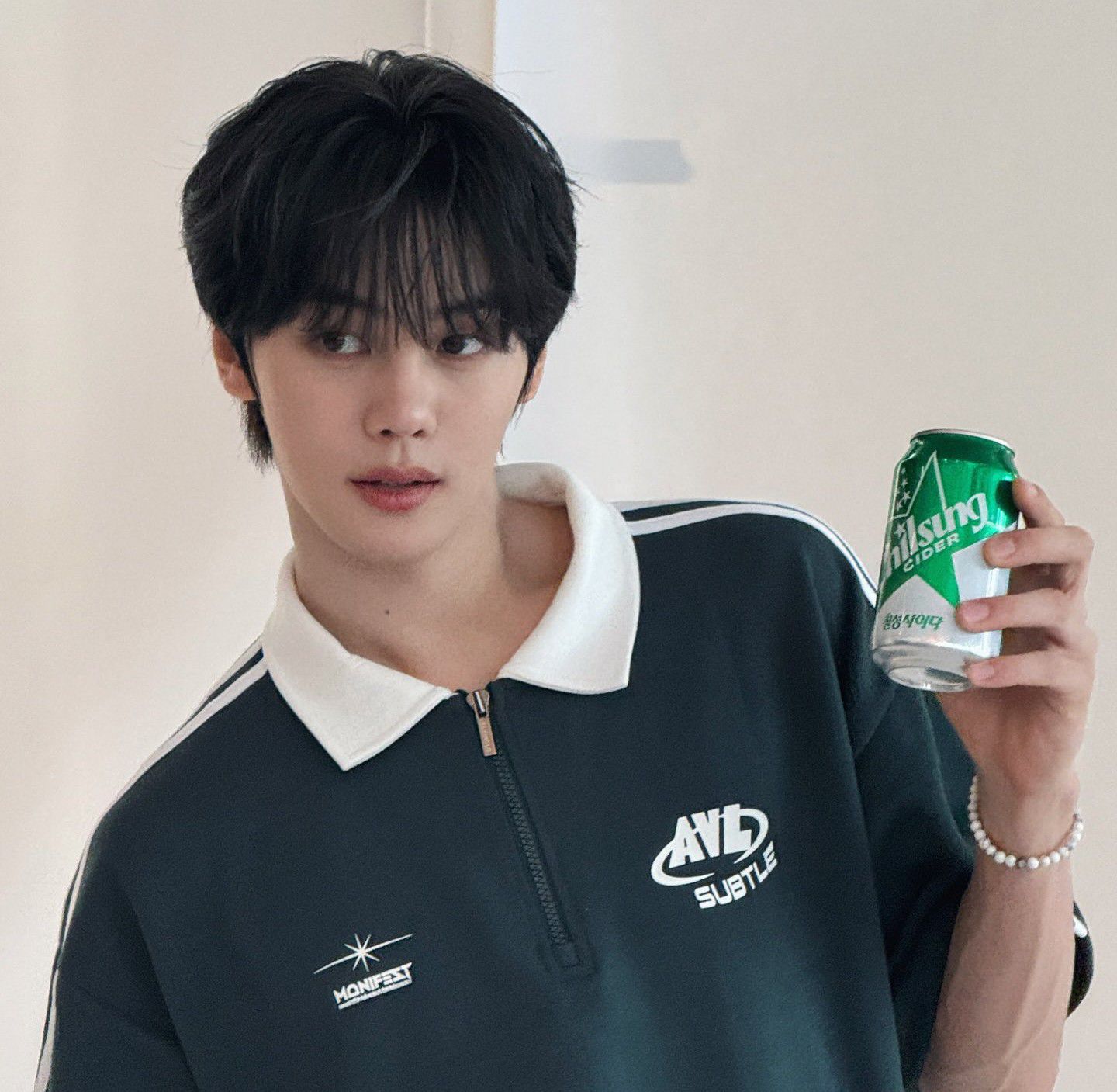 A moment captured by Kim Gyuvin (ZEROBASEONE)'s fan