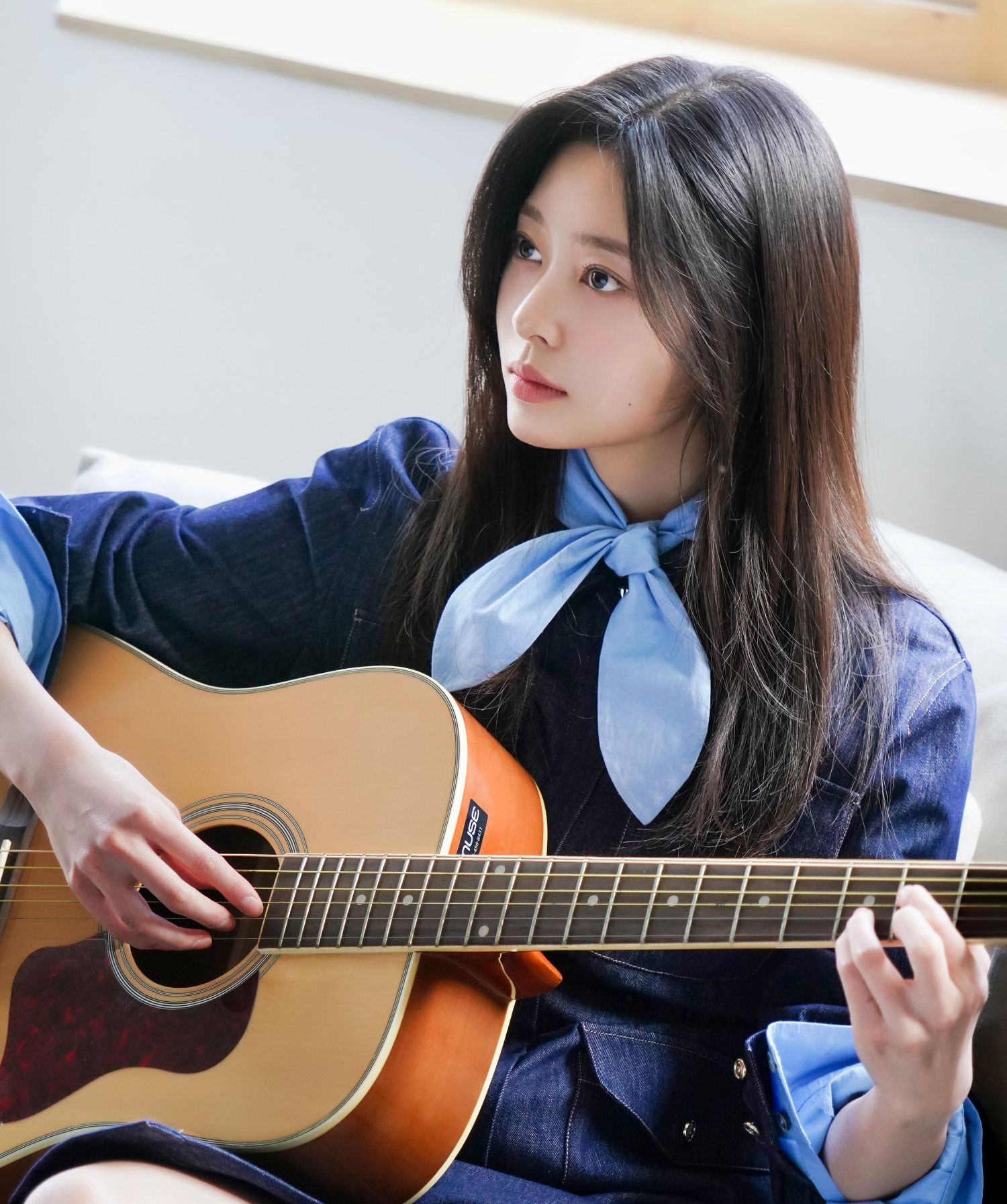 Behind-the-scenes cut of Kim Minju