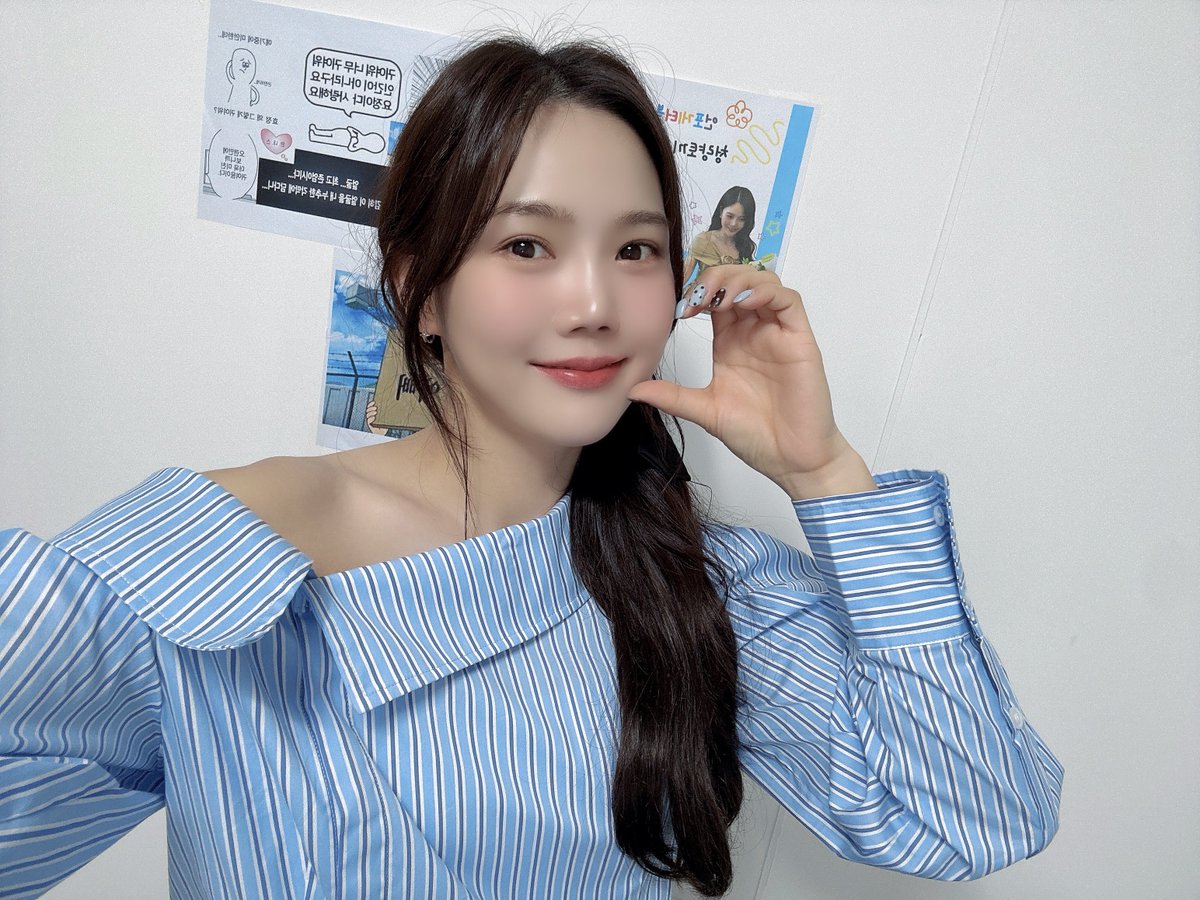 A moment captured by OH MY GIRL's fan