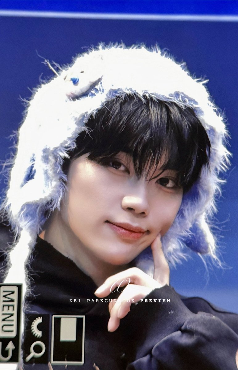 A moment captured by Park Gunwook (ZEROBASEONE)'s fan