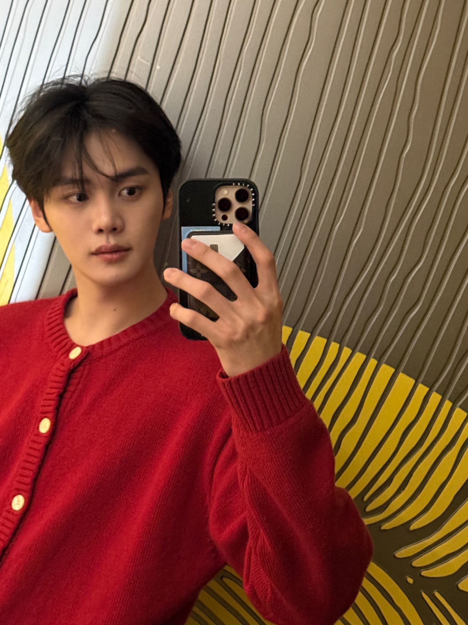 A moment captured by Kim Gyuvin (ZEROBASEONE)'s fan