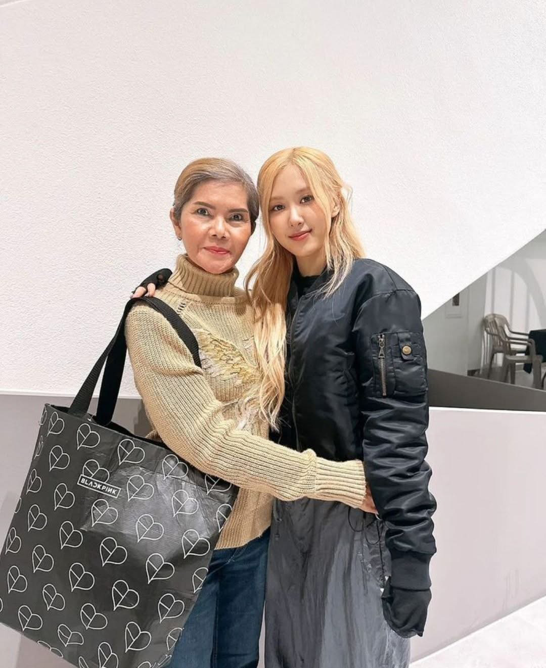 ROSÉ (BLACKPINK)的最新照片